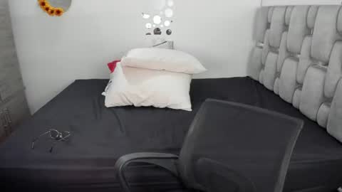 criistal_0 online show from 06.20.26