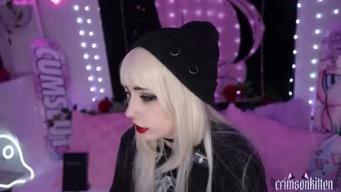 Snapshot of crimsonkitten chatting on 11.20.25 Crimson Kitten online show from 11.20.25