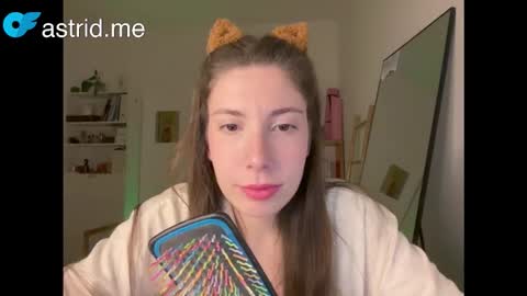 Snapshot of cringebutcute chatting on 10.22.25 Astrid online show from 10.22.25