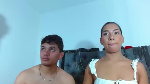 Snapshot of crisandmery chatting on 03.11.25 CRISANDMERY online show from 03.11.25