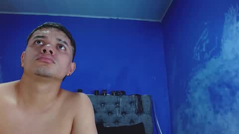 Snapshot of crisandmery chatting on 09.12.25 CRISANDMERY online show from 09.12.25