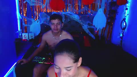 Snapshot of crisandmery chatting on 10.19.25 CRISANDMERY online show from 10.19.25