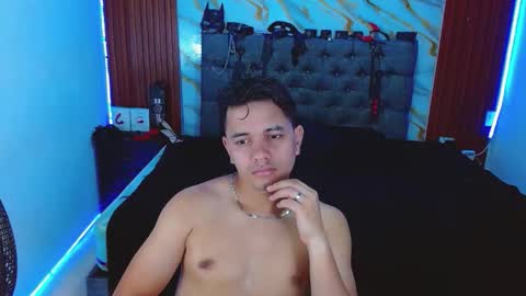 Snapshot of crisandmery chatting on 11.30.25 CRISANDMERY online show from 11.30.25