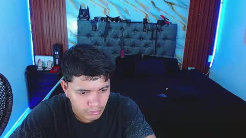 Snapshot of crisandmery chatting on 12.02.25 CRISANDMERY online show from 12.02.25