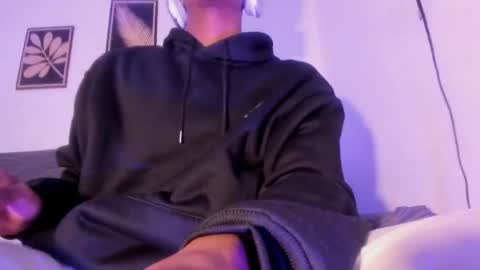 criss_zuri online show from 04.22.26