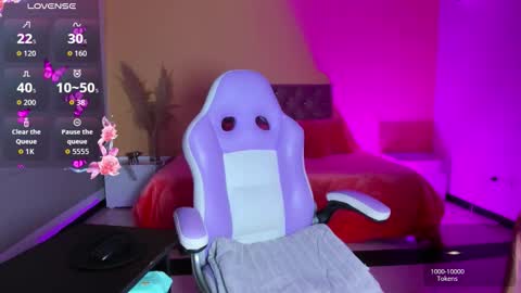 Snapshot of cristal_crossfit chatting on 10.23.25 Cristal online show from 10.23.25