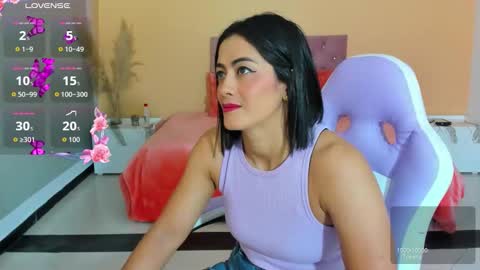 Snapshot of cristal_crossfit chatting on 10.25.25 Cristal online show from 10.25.25