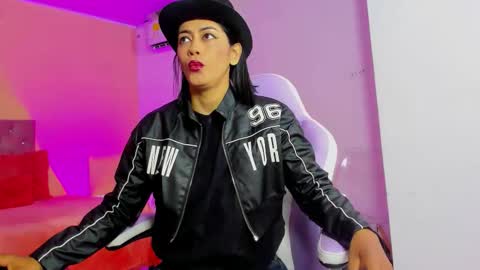 Snapshot of cristal_crossfit chatting on 10.31.25 Cristal online show from 10.31.25