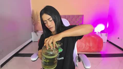 Snapshot of cristal_crossfit chatting on 12.17.25 Cristal online show from 12.17.25