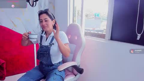 Snapshot of cristal_crossfit chatting on 01.18.26 Cristal online show from 01.18.26