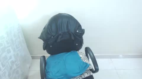 Snapshot of cristal_jayan chatting on 10.04.25 HI online show from 10.04.25