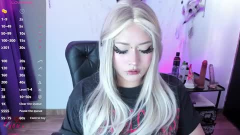 Snapshot of cristal_kosh chatting on 03.08.25 Cris online show from 03.08.25