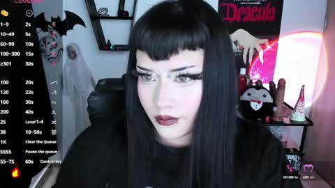 Snapshot of cristal_kosh chatting on 10.03.25 Cris online show from 10.03.25