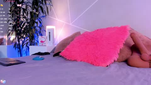 Snapshot of cristal_princess_ chatting on 01.09.25 Cristal online show from 01.09.25