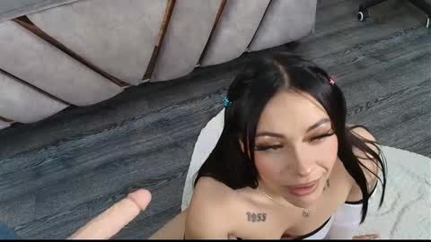 Snapshot of cristal_violeta chatting on 12.17.25 CRISTAL VIOLETA online show from 12.17.25