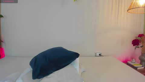 cristalfoxy_ online show from 11.22.25