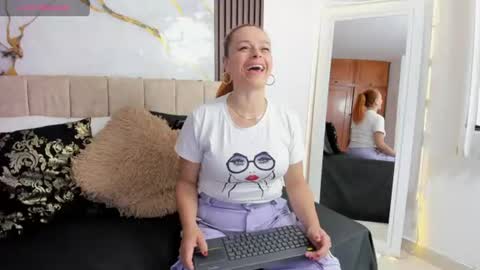 Snapshot of cristalwalker__ chatting on 07.09.26 cristal walker online show from 07.09.26