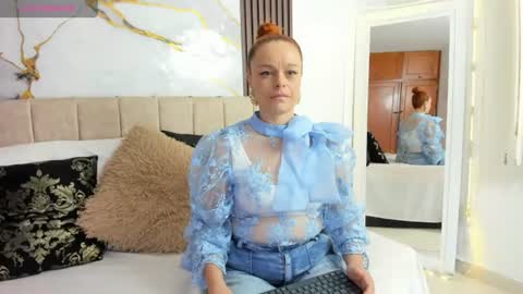 Snapshot of cristalwalker__ chatting on 07.25.26 cristal walker online show from 07.25.26