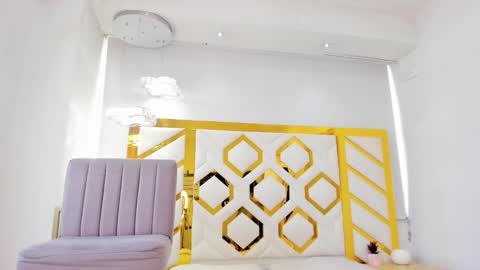  Independent Model online show from 01.18.25