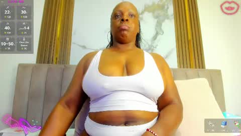 Snapshot of cristinsexy_ chatting on 06.14.26 Cristina online show from 06.14.26