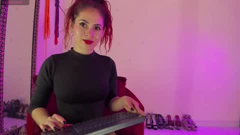 Snapshot of cristinsmith chatting on 02.13.25 Cristin online show from 02.13.25