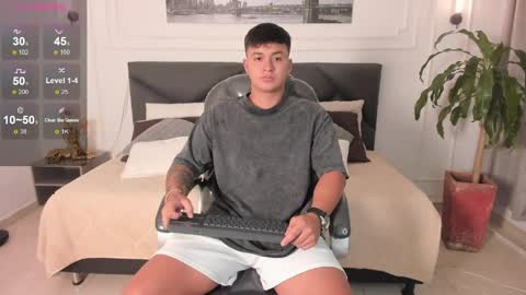 Snapshot of cristopher_strong chatting on 05.17.26 Cristopher online show from 05.17.26