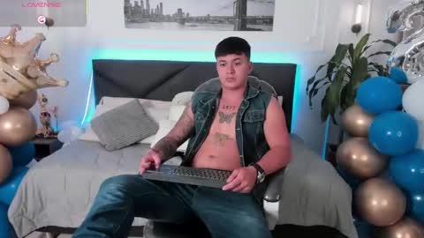 Snapshot of cristopher_strong chatting on 05.20.26 Cristopher online show from 05.20.26