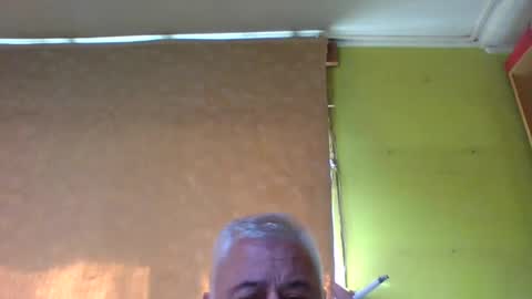 Snapshot of crmperez chatting on 09.25.25 crmperez online show from 09.25.25