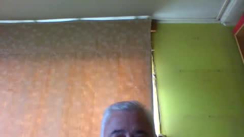 Snapshot of crmperez chatting on 12.18.25 crmperez online show from 12.18.25