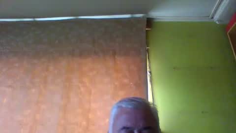 Snapshot of crmperez chatting on 12.20.25 crmperez online show from 12.20.25