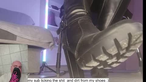 Snapshot of cruel_siren chatting on 10.25.25 Cruel Siren online show from 10.25.25