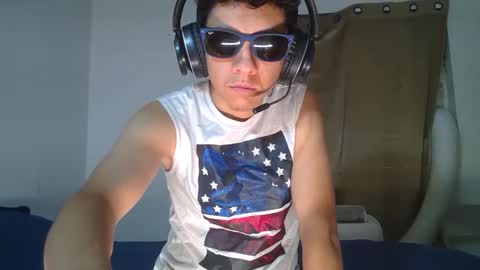 Snapshot of cry_guy chatting on 09.13.25 cry_guy online show from 09.13.25