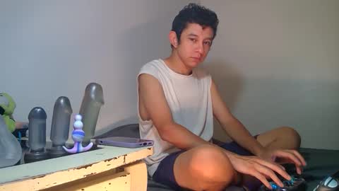 Snapshot of cry_guy chatting on 10.01.25 cry_guy online show from 10.01.25