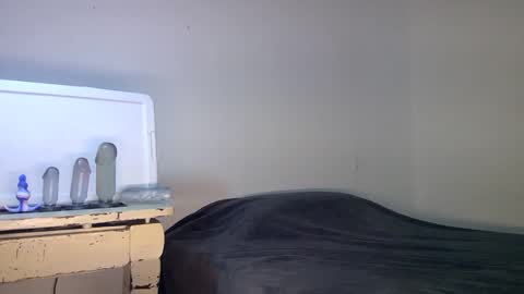 Snapshot of cry_guy chatting on 10.07.25 cry_guy online show from 10.07.25