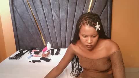 Snapshot of crystal_lisa chatting on 10.24.25 lisa online show from 10.24.25