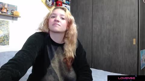 Snapshot of crystal_shadow chatting on 11.30.25 Crystal shadow online show from 11.30.25