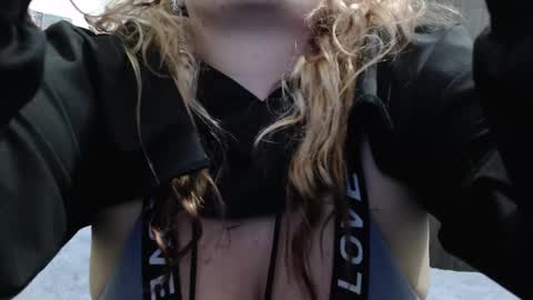 Snapshot of crystal_shadow chatting on 12.19.25 Crystal shadow online show from 12.19.25