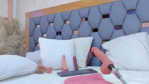 Snapshot of crystal_sm chatting on 02.21.26 crystal_sm online show from 02.21.26