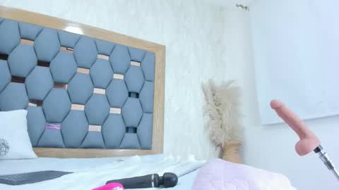 Snapshot of crystal_sm chatting on 03.18.26 crystal_sm online show from 03.18.26