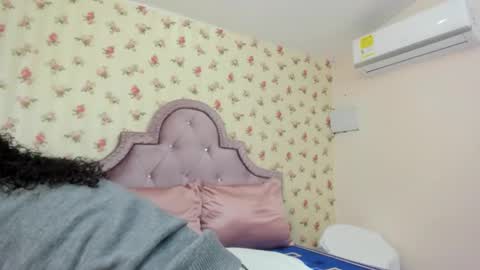 Snapshot of crystal_watson0 chatting on 05.18.26 Milf Latina online show from 05.18.26
