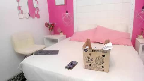 Snapshot of crystal_watson0 chatting on 05.27.26 Milf Latina online show from 05.27.26