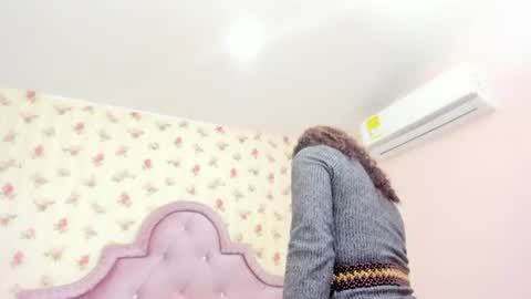 Snapshot of crystal_watson0 chatting on 06.19.26 Milf Latina online show from 06.19.26