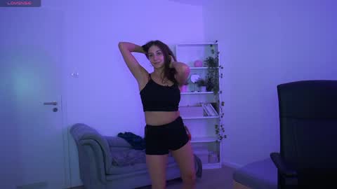 Snapshot of crystalbrunette18 chatting on 04.18.26 Crystalbrunette18 online show from 04.18.26