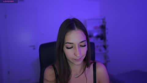 Snapshot of crystalbrunette18 chatting on 04.27.26 Crystalbrunette18 online show from 04.27.26