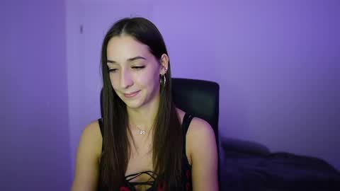 Snapshot of crystalbrunette18 chatting on 05.05.26 Crystalbrunette18 online show from 05.05.26