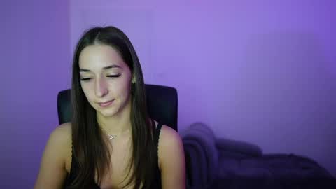 Snapshot of crystalbrunette18 chatting on 05.17.26 Crystalbrunette18 online show from 05.17.26