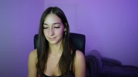 Snapshot of crystalbrunette18 chatting on 05.20.26 Crystalbrunette18 online show from 05.20.26