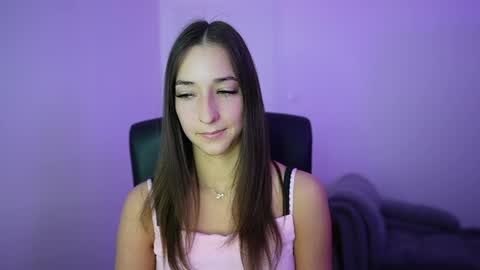 Snapshot of crystalbrunette18 chatting on 05.22.26 Crystalbrunette18 online show from 05.22.26