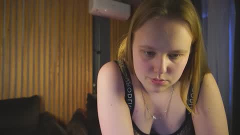 Snapshot of crystallpaws_ chatting on 11.29.25 crystallpaws_ online show from 11.29.25