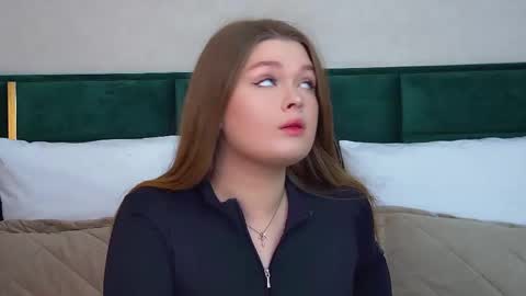 Snapshot of crystallyons chatting on 11.16.25 Crystal online show from 11.16.25